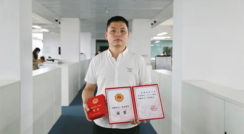 华体会官方版网站登录入口-华体会(中国)
药业古兴云荣获"成都市五一劳动奖章"！
