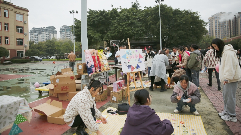 文化周|共享闲置，“集市”行乐，华体会官方版网站登录入口-华体会(中国)
开展爱心集市公益活动