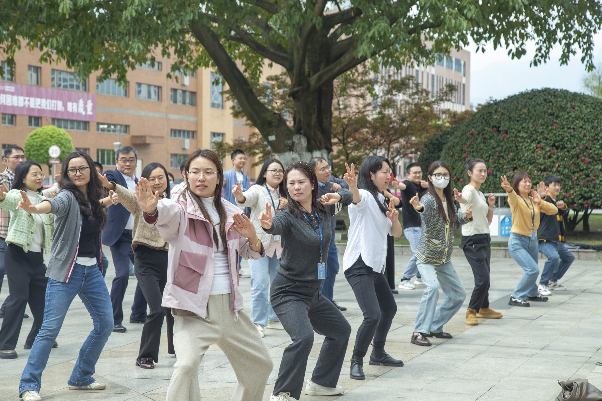 全员动起来，健康向未来|华体会官方版网站登录入口-华体会(中国)
大健康系列八段锦活动正式启动！