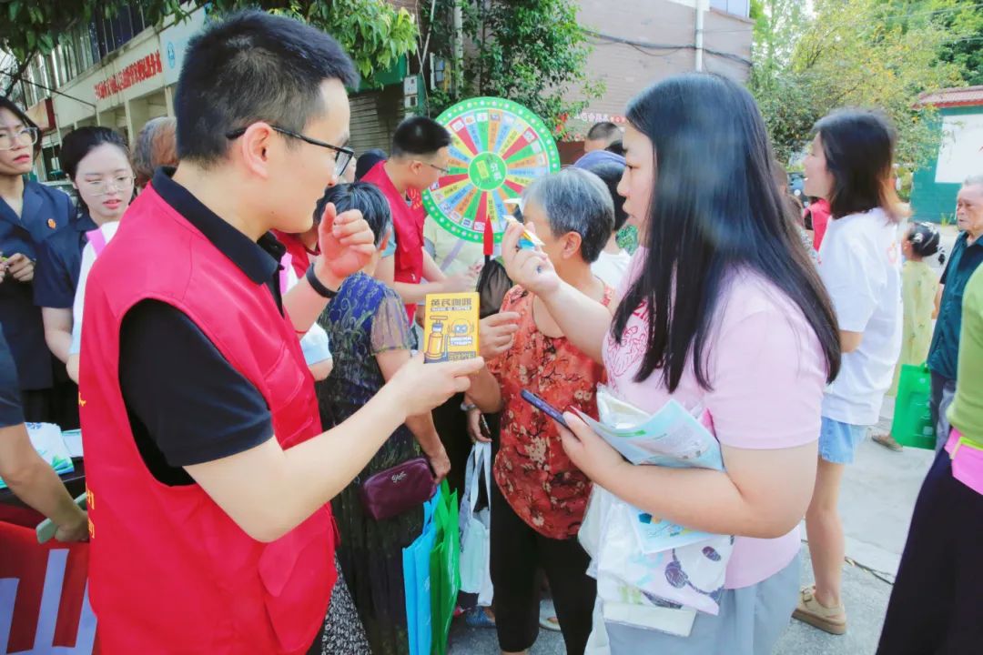 华体会官方版网站登录入口-华体会(中国)
开展“绿水青山就是金山银山”主题公益活动